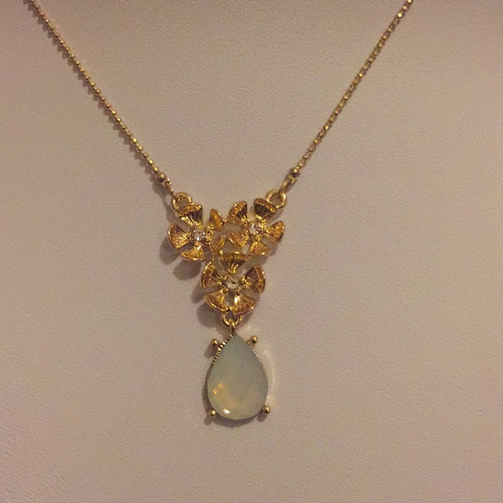 Dainty stone necklace